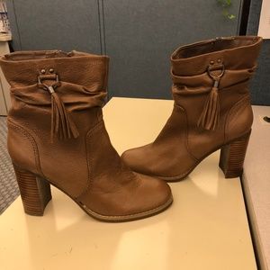 LEATHER BANDOLINO BOOTIES